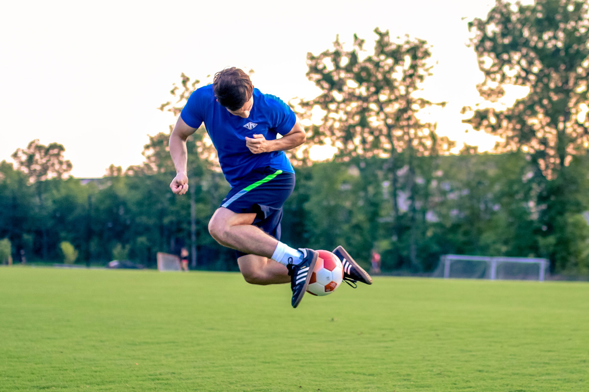 electroestimulación de cuerpo entero en la capacidad de fuerza, velocidad, saltos y disparo en jugadores de fútbol de élite