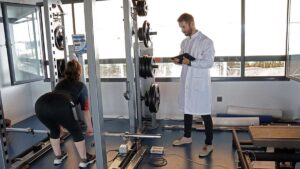 Planificación de entrenamiento ELECTROMOVE y fuerza muscular en ejercicios de calistenia